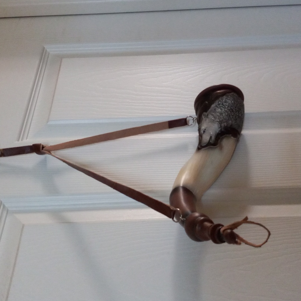 Collectible Powder Horn/Flasks - Picture 5 of 8